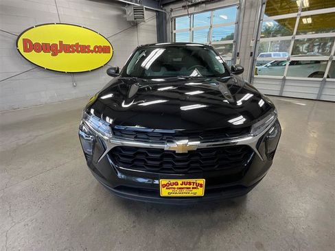 Used 2024 Chevrolet Trax LS image 8