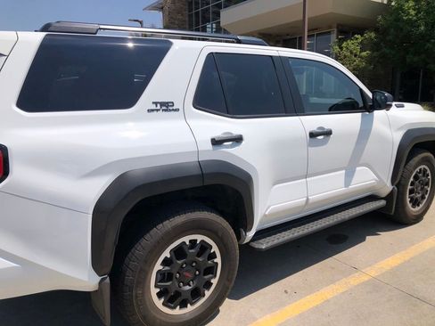 Used 2025 Toyota 4Runner TRD Off-Road Premium AWD/4WD image 2