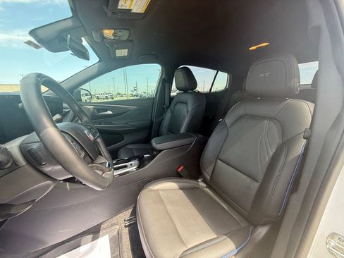 Used 2024 Buick Envista Sport Touring w/ Convenience I Package FWD image 28