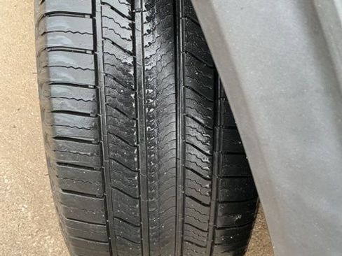 Used 2020 Ford Explorer XLT w/ Equipment Group 202A image 10