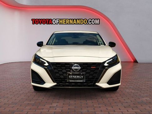Used 2025 Nissan Altima 2.5 SR FWD image 2