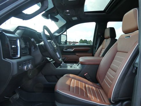 Certified 2025 GMC Sierra 3500 Denali Ultimate w/ LPO, GMC Protection Package AWD/4WD image 25
