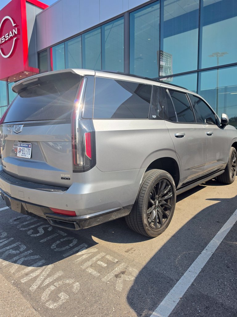 Used 2023 Cadillac Escalade Sport Platinum w/ LPO, ONYX Package AWD/4WD image 3