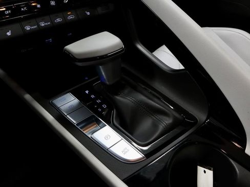 Certified 2025 Hyundai Elantra Limited w/ Cargo Package image 38