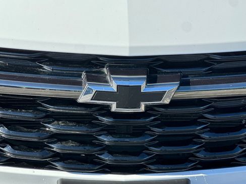 Used 2025 Chevrolet Trax RS FWD image 47