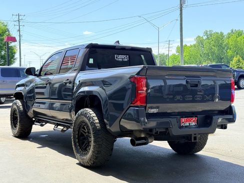 Used 2024 Toyota Tacoma SR5 w/ SR5 Upgrade Package AWD/4WD image 5