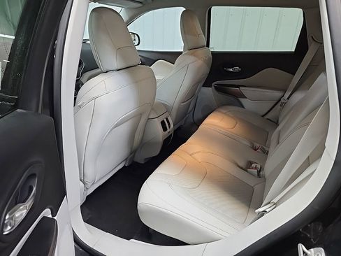 Used 2022 Jeep Cherokee Latitude Lux image 30