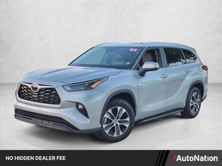 Used 2023 Toyota Highlander XLE FWD video 1