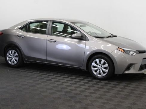 Used 2015 Toyota Corolla LE FWD image 3