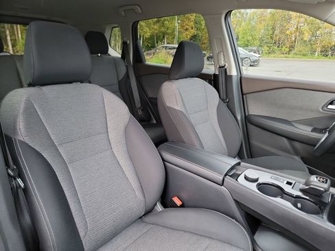 Used 2023 Nissan Rogue SV image 19