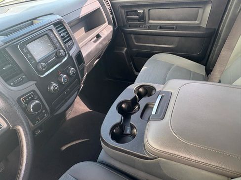 Used 2017 RAM 1500 Express AWD/4WD image 9
