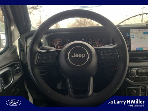 Used 2024 Jeep Gladiator Sport image 9