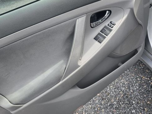 Used 2010 Toyota Camry LE FWD image 15