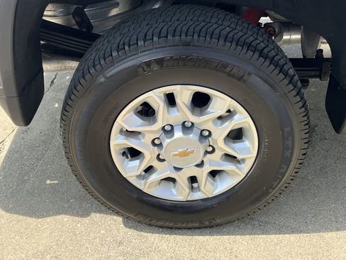 Used 2025 Chevrolet Silverado 2500 LT image 22