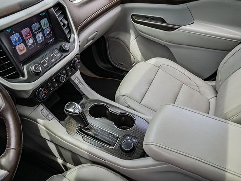 Used 2017 GMC Acadia SLT AWD/4WD image 27
