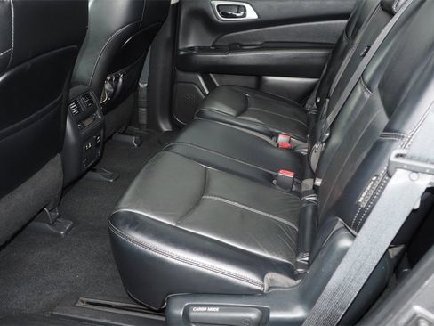 Used 2020 Nissan Pathfinder SL w/ Cargo Package image 13