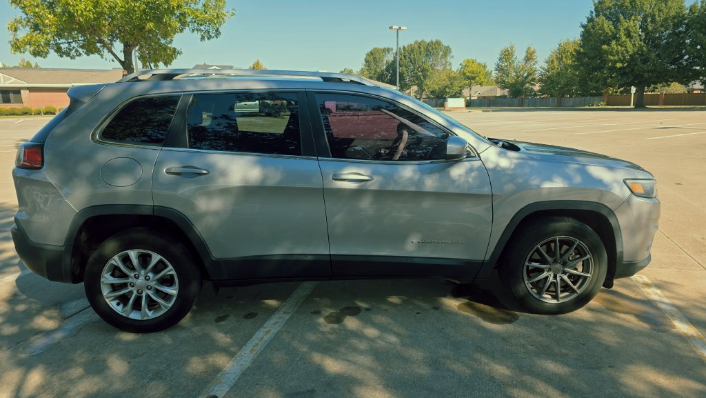 Used 2019 Jeep Cherokee Latitude w/ Popular Appearance Group FWD image 20