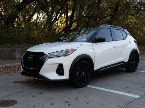 Used 2022 Nissan Kicks SR w/ Interior Electronics Package image 5