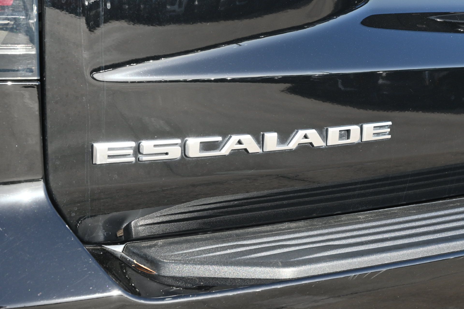 Certified 2024 Cadillac Escalade Luxury RWD image 21