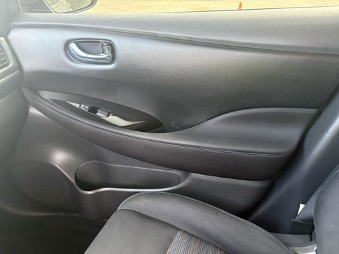 Used 2021 Nissan Leaf SV w/ SV Technology Package image 23