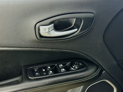 Used 2021 Jeep Compass Latitude AWD/4WD image 19