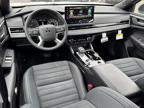 New 2026 Mitsubishi Outlander LE FWD image 7