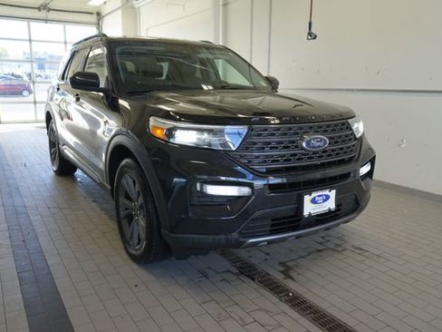 Used 2022 Ford Explorer XLT w/ Equipment Group 202A AWD/4WD image 16