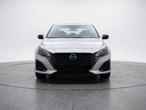 Used 2025 Nissan Altima 2.5 SV image 2