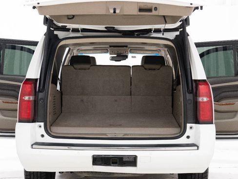 Used 2015 Chevrolet Suburban LTZ RWD image 91