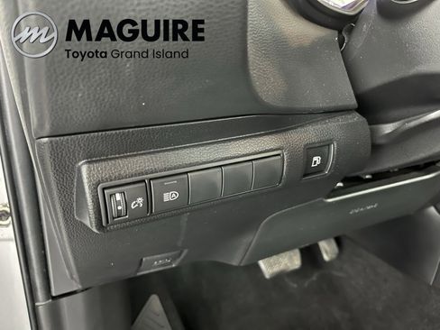 Used 2022 Toyota Corolla LE image 13