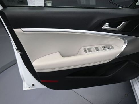 Used 2025 Genesis G70 2.5T RWD image 26