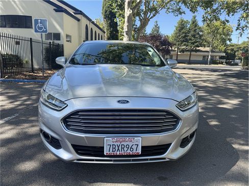 Used 2013 Ford Fusion SE FWD image 2