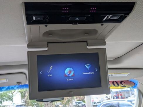 Used 2018 Cadillac Escalade Luxury image 25