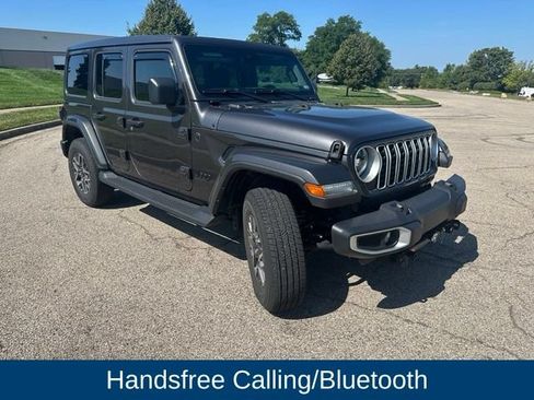 Used 2025 Jeep Wrangler Unlimited Sahara AWD/4WD image 4