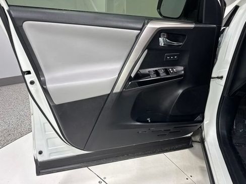 Used 2018 Toyota RAV4 Limited w/ Carpet Mat Package FWD image 12