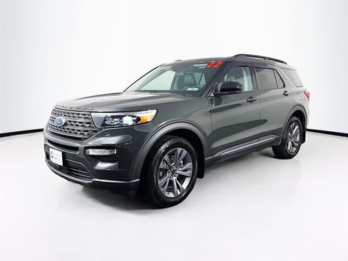 Used 2022 Ford Explorer XLT w/ Equipment Group 202A AWD/4WD image 3