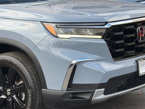 Used 2024 Honda Pilot Touring image 5