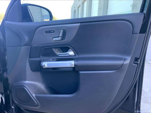 Used 2023 Mercedes-Benz GLB 250 image 20