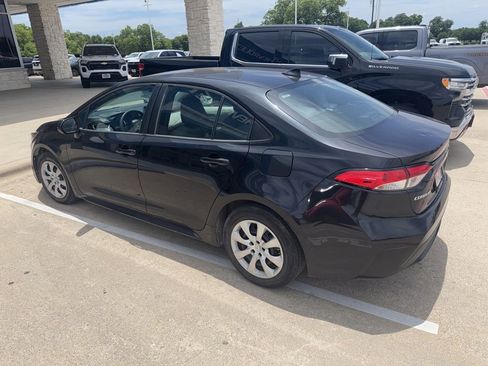 Used 2020 Toyota Corolla LE FWD image 2
