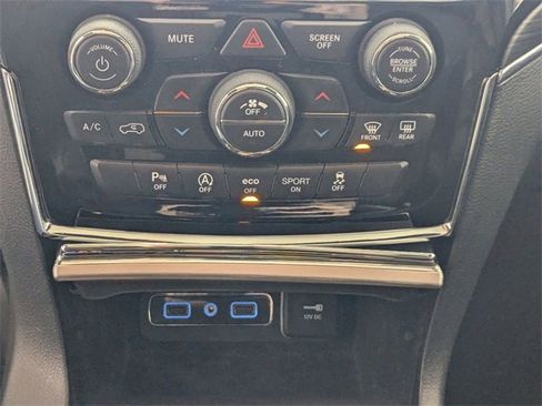 Used 2019 Jeep Grand Cherokee Limited image 22