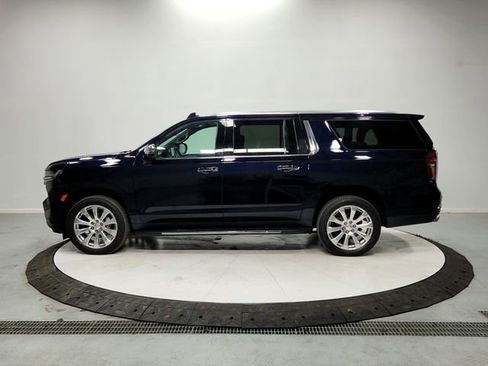 Used 2021 Chevrolet Suburban Premier w/ Premium Package AWD/4WD image 5