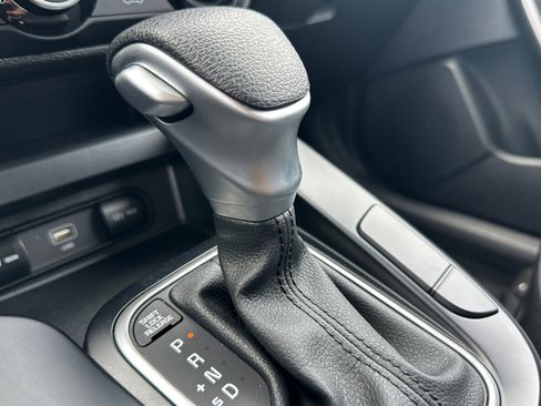 Used 2025 Kia Soul LX w/ LX Technology Package FWD image 22