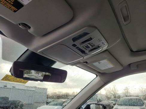 Used 2021 Toyota Highlander XLE image 30