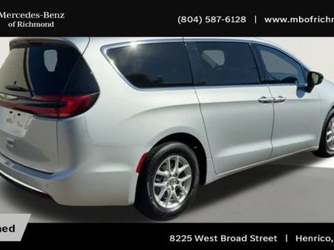 Used 2024 Chrysler Pacifica Touring-L FWD image 2