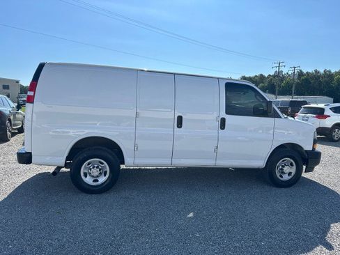Used 2018 Chevrolet Express 2500 w/ Driver Convenience Package RWD image 7
