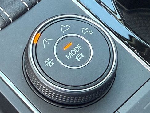 Used 2022 Volkswagen Atlas SEL Premium image 30