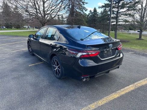 Used 2024 Toyota Camry SE image 5