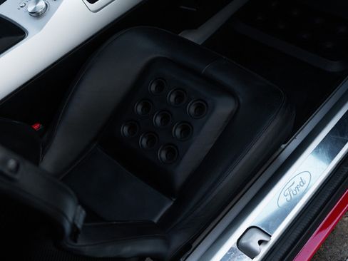 Used 2005 Ford GT image 35