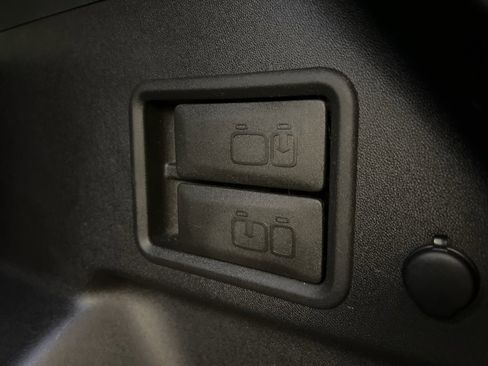 Used 2018 Chevrolet Equinox LT image 32