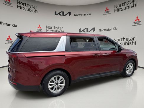 Used 2023 Kia Carnival LX FWD image 7